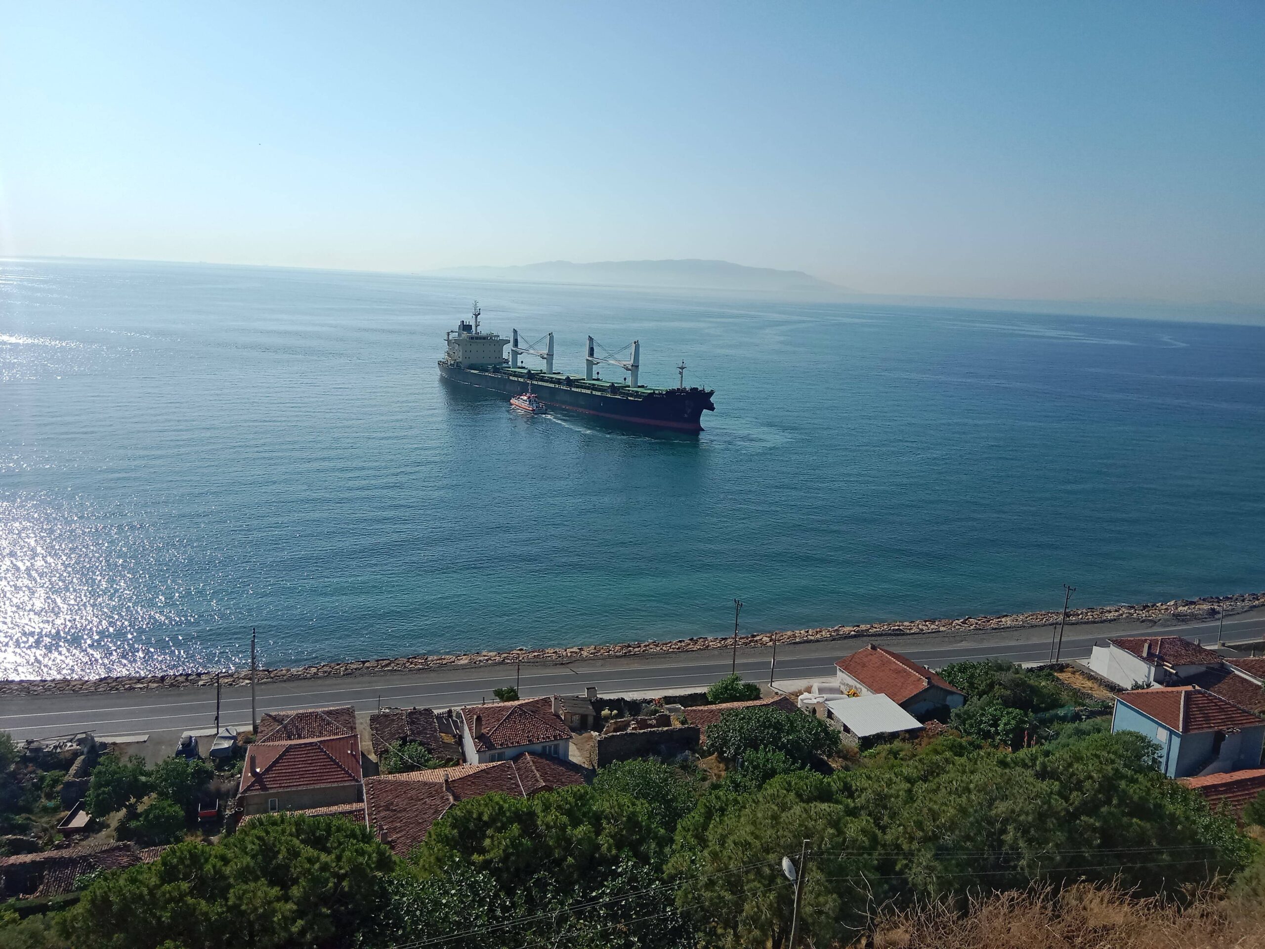 Tekirdağ’da yük gemisi karaya oturdu