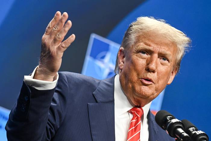 Trump’tan CNN ve New York Times’a çağrı: “Sahte haber muhabirleri derhal kovulmalı”