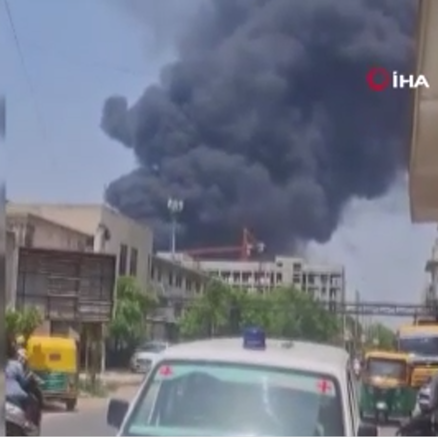 Hindistan’da yolcu uçağı düştü