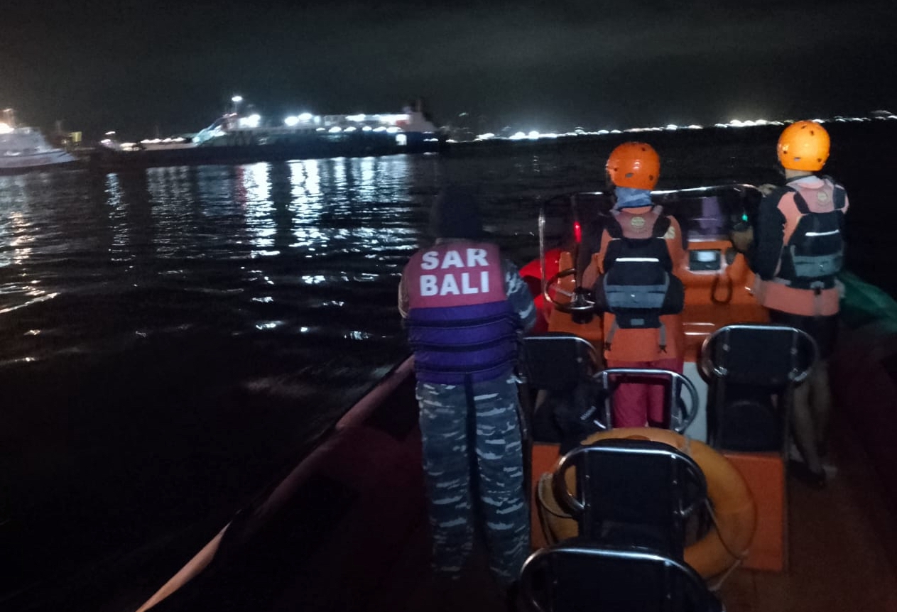 Endonezya’da turistik Bali Adası’na giden feribot battı: 4 ölü, 31 kayıp