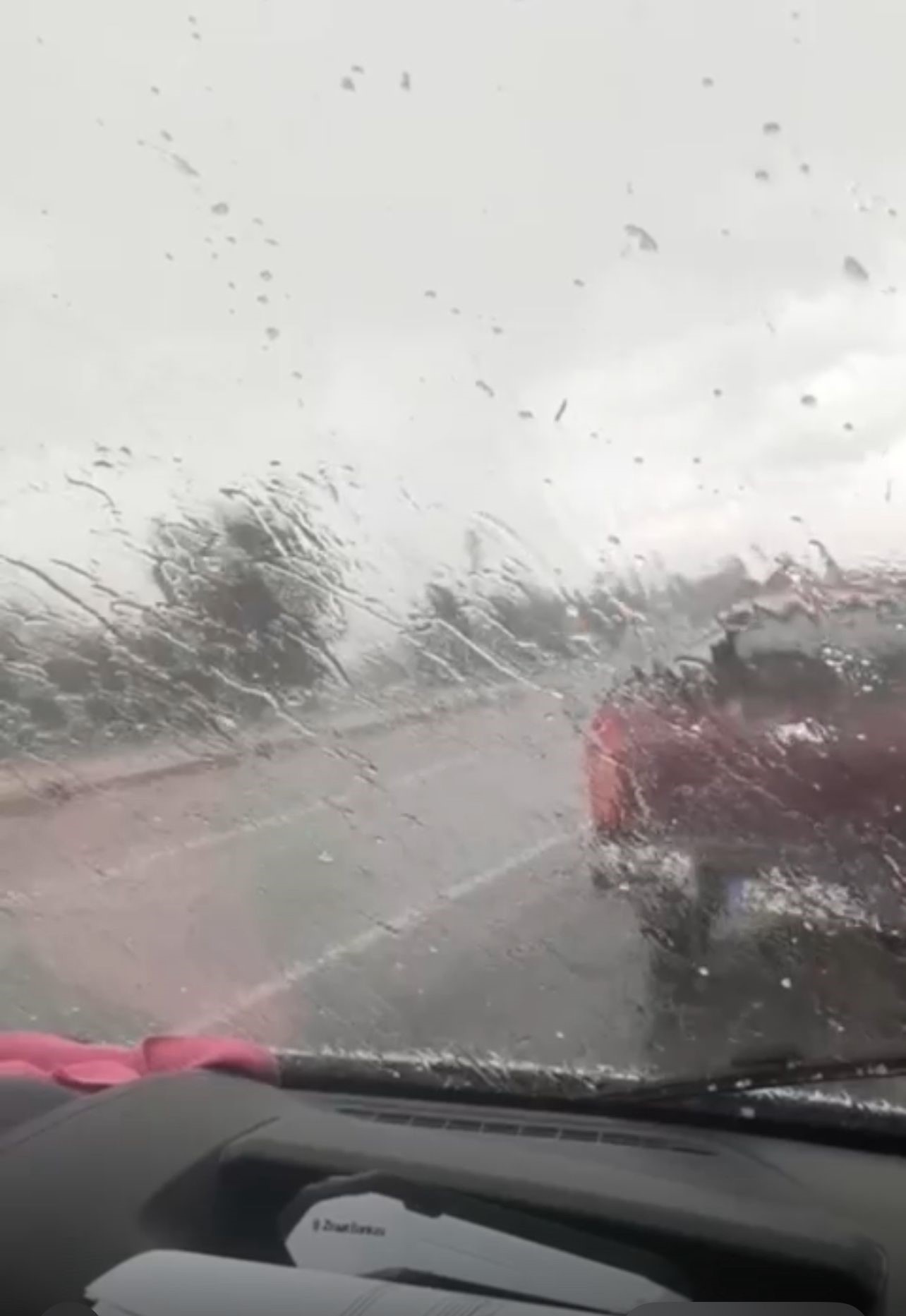 Elazığ’a kış geri geldi, dolu ve sağanak etkili oldu