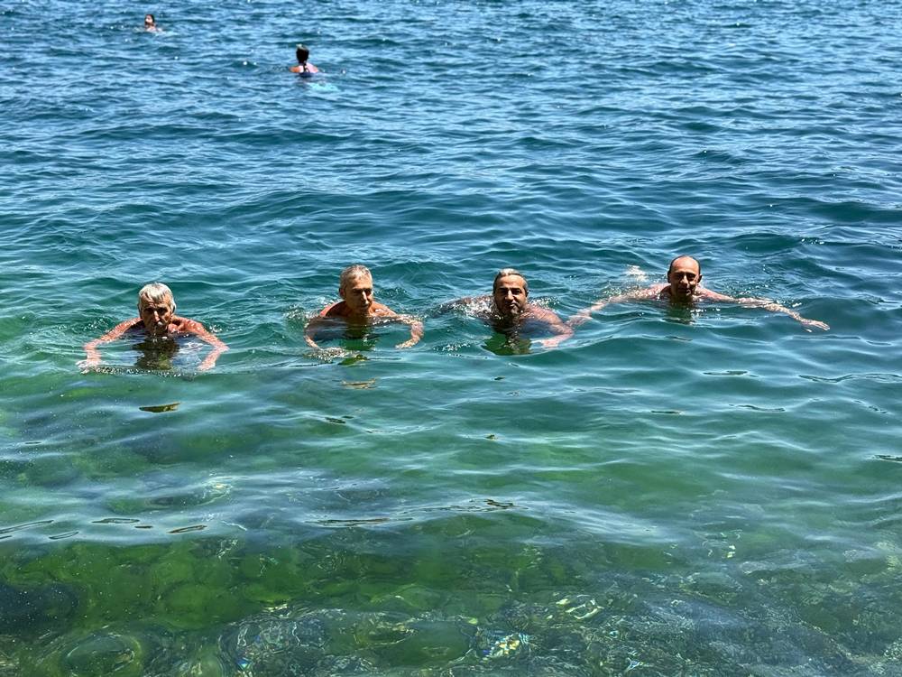 Termometreler 36 dereceyi gösterdi: Sıcaktan bunalan vatandaşlar sahile akın etti