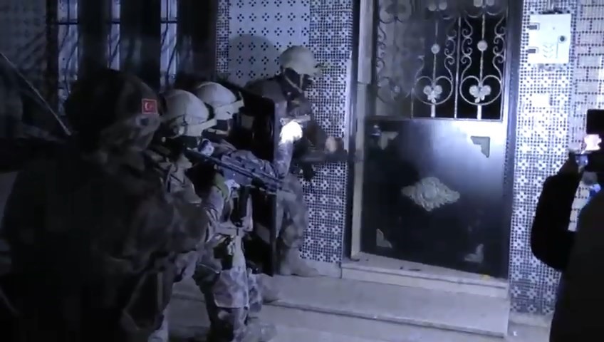 21 ilde dev operasyon: 318 adrese baskın, 304 torbacı yakalandı