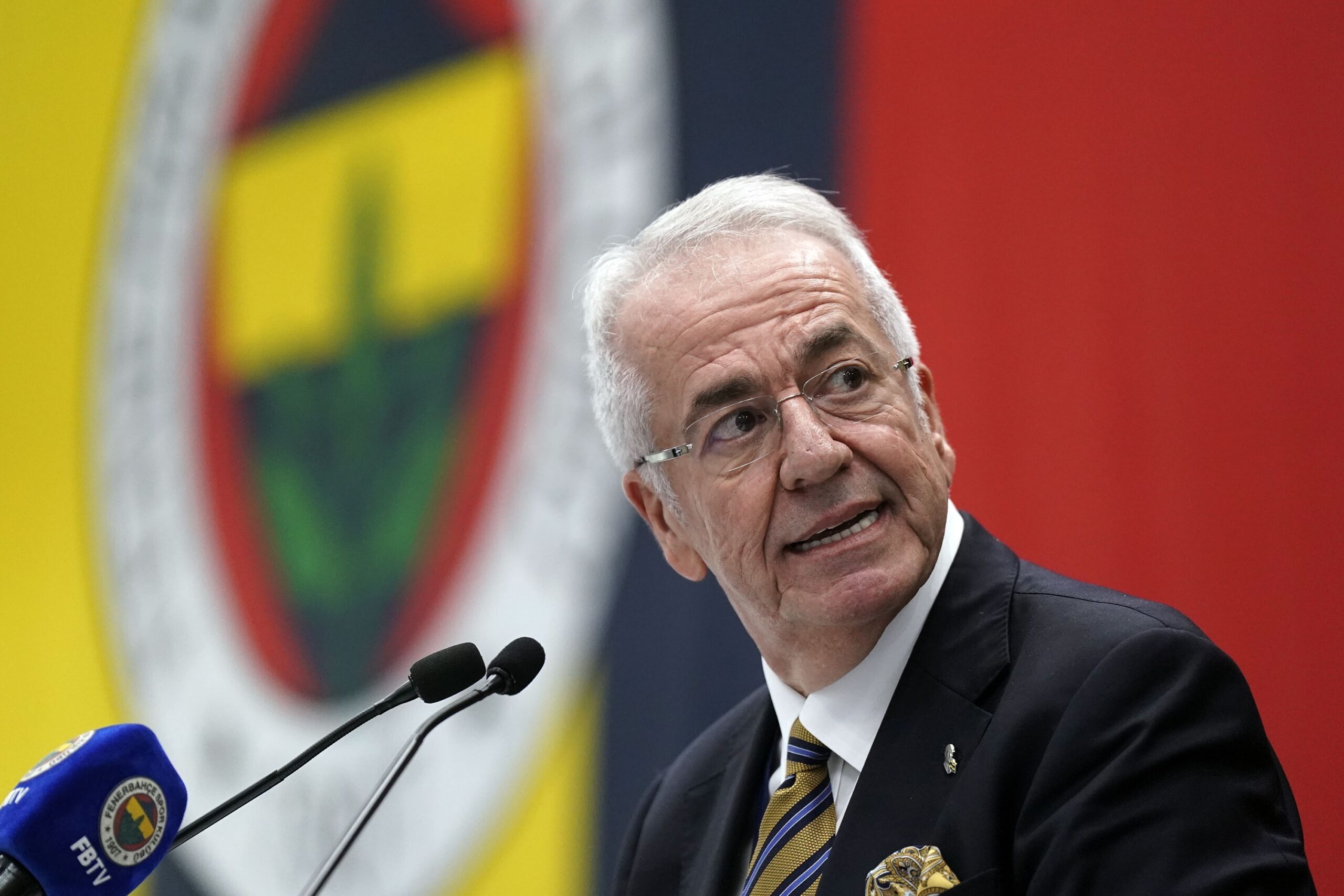 Fenerbahçe’de Erol Bilecik, görevinden istifa etti