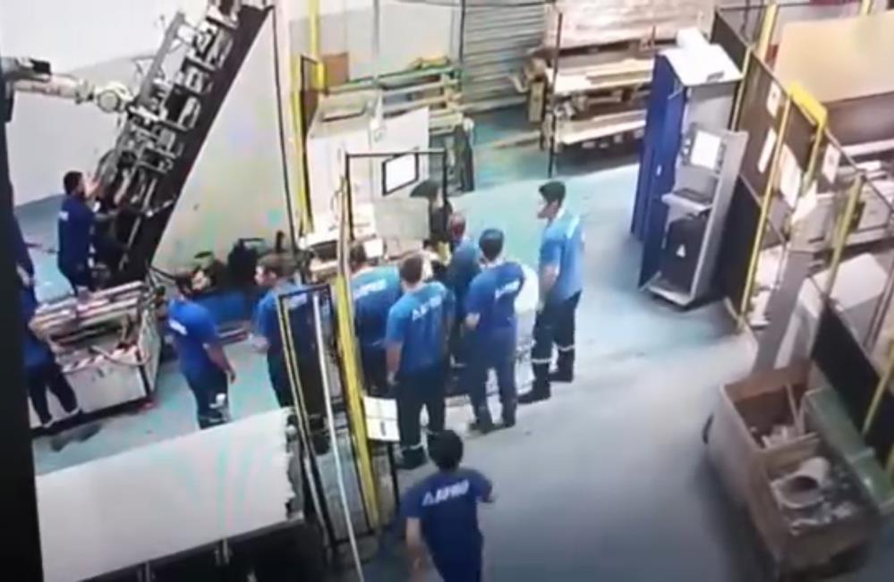 Adana’da feci iş kazası: Arızalı makine, işçinin sırtına saplandı