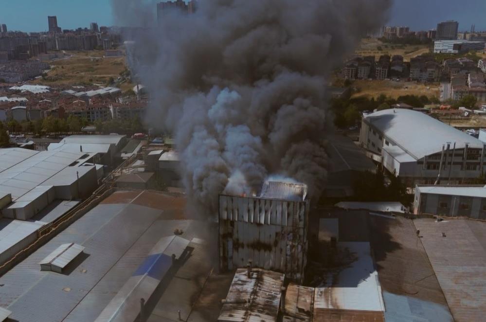 Esenyurt’ta tekstil fabrikasında korkutan yangın