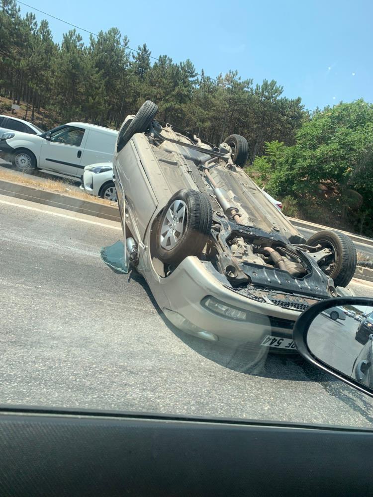 İki otomobil çarpıştı, 3 kişi yaralandı