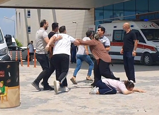 Kalbi duran 1 yaşındaki Evranur öldü…Acilde aileler birbirlerine girdi