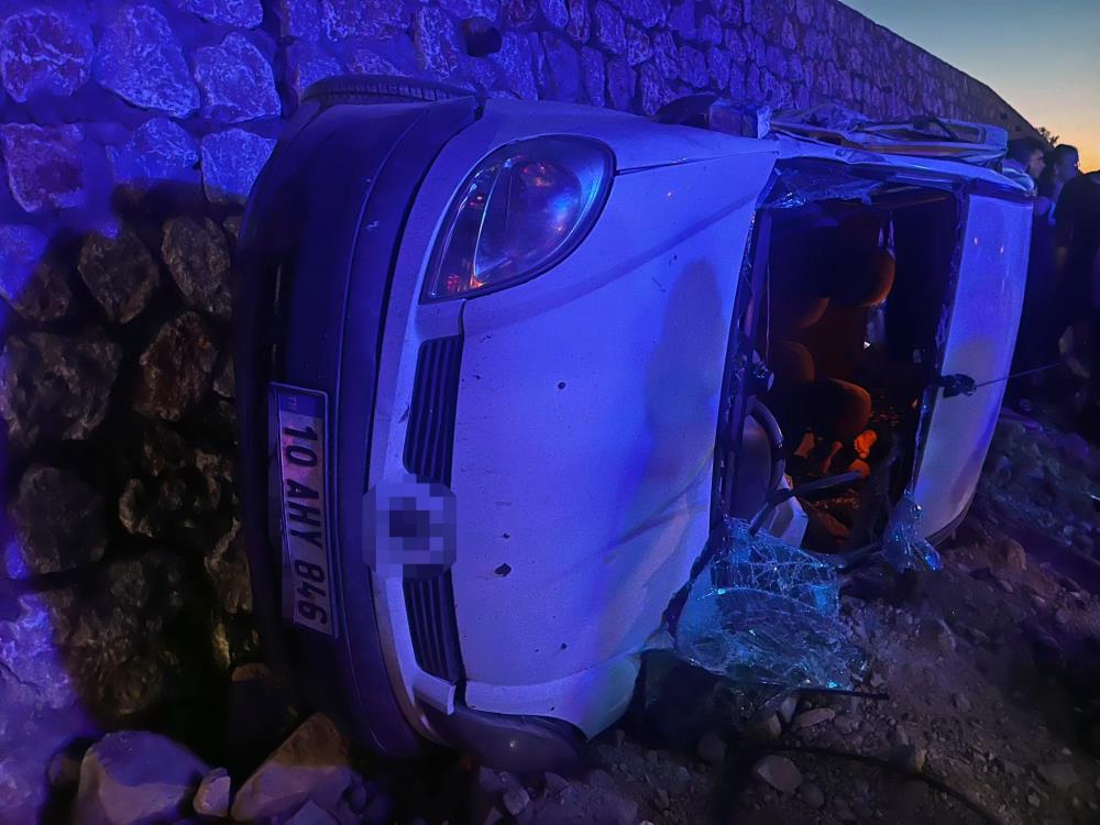 Balıkesir’de zincirleme trafik kazası: 1 ölü, 4 yaralı