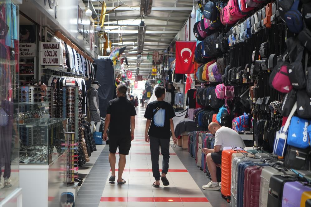 Yabancılar Çarşısı esnafı sıcaklardan dertli: “Vatandaş çarşıya uğramaz oldu”