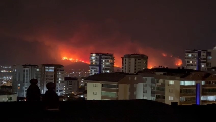 Bursa’daki orman yangını şehir merkezinden böyle görüntülendi