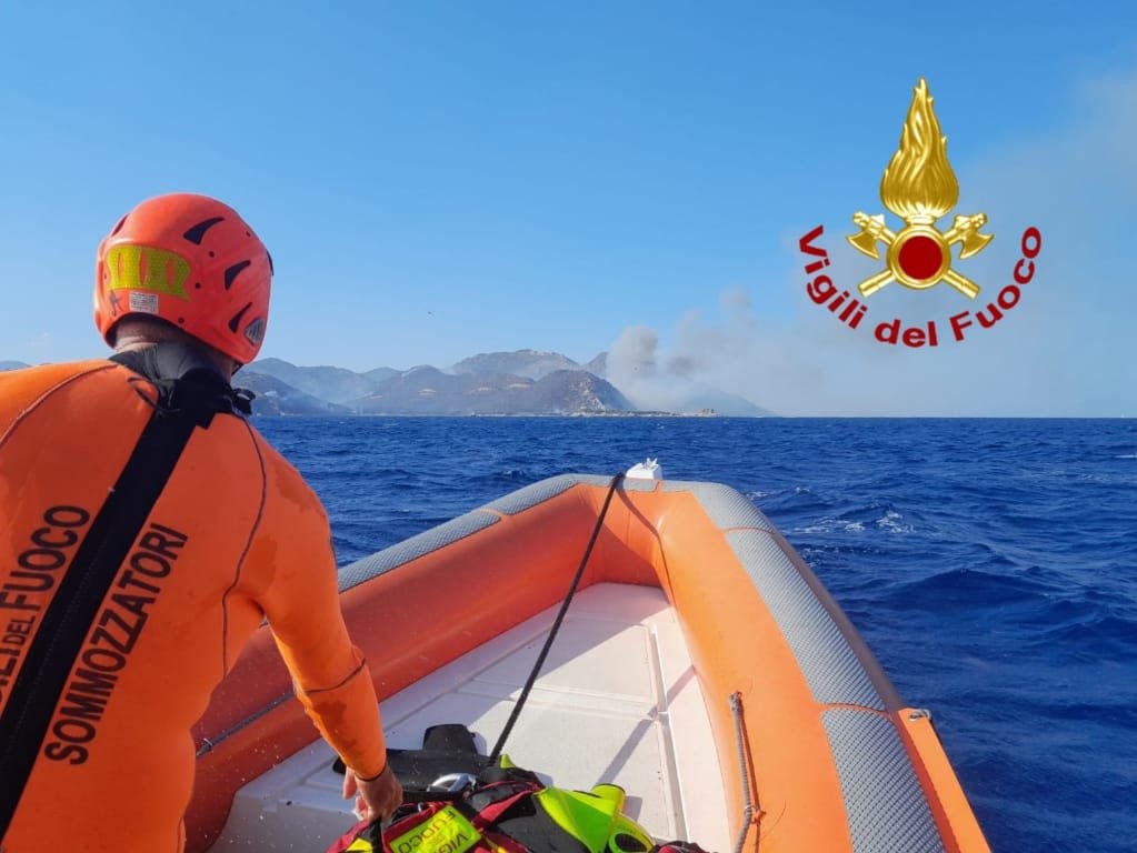 İtalya’da orman yangını: 102 kişi deniz yoluyla tahliye edildi