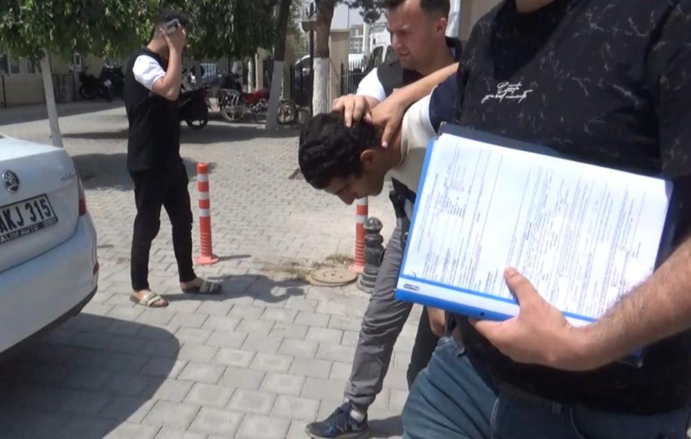 Doktor ve güvenlik görevlisini boğazından bıçaklayan zanlı tutuklandı