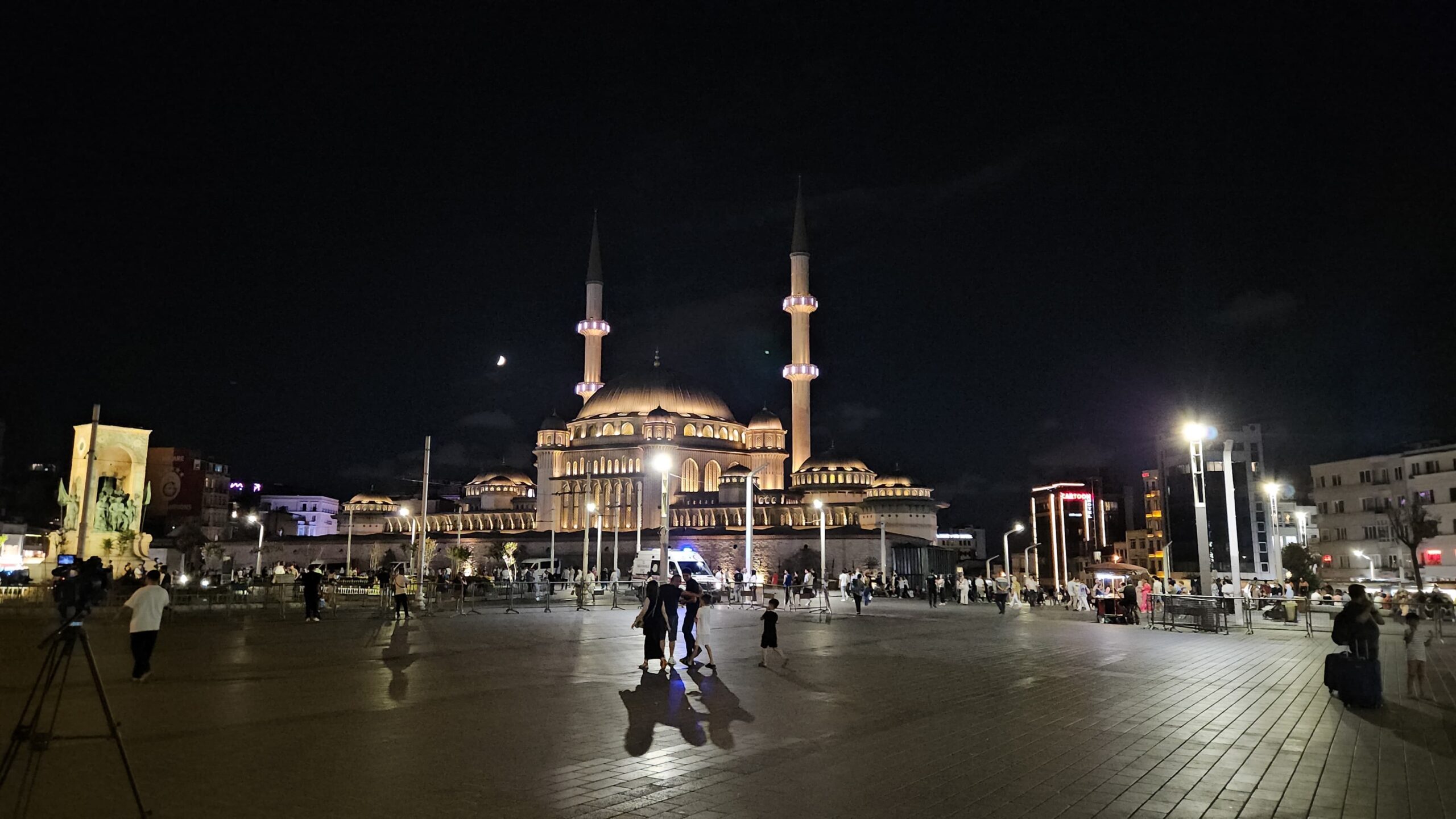 Türkiye genelinde 90 bin camide kuraklık, doğal afetler ve şehitler için dualar edildi