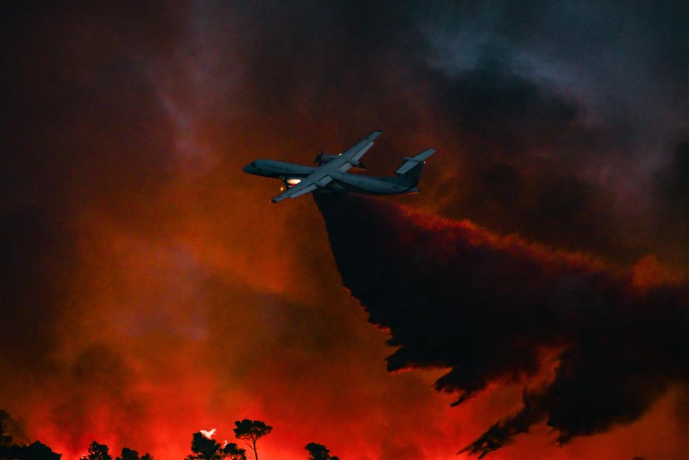 Fransa’da 1949’dan bu yana çıkan en büyük ormanıyla mücadele sürüyor