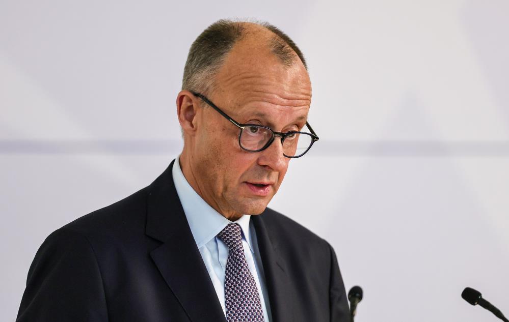 Merz: “Alman hükümeti Gazze Şeridi’nde kullanılabilecek hiçbir askeri teçhizatın İsrail’e ihracatına ikinci bir emre kadar izin vermeyecek”