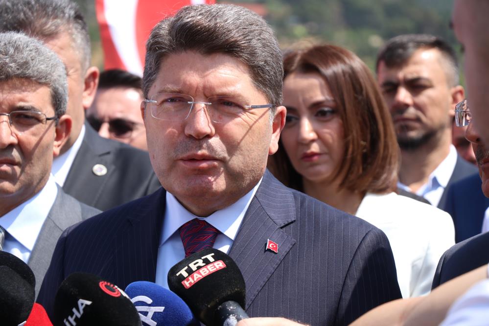 Adalet Bakanı Tunç, Özgür Özel’e “Belgeleri niye bekletiyorsun elinde? Varsa belgeleri”