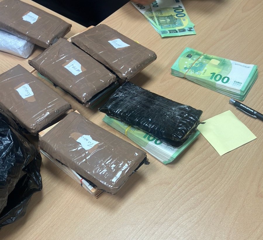 Sınır kapısında 166 bin Euro değerinde kaçak altın ve döviz yakalandı
