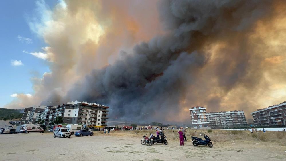 Çanakkale’de orman yangınına 8 uçak, 4 helikopter havadan müdahale ediyor