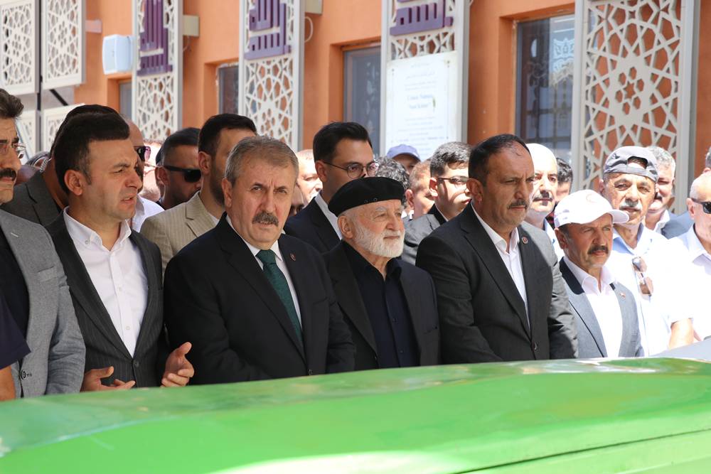 Büyük Birlik Partisi İl Başkanı Ahmet Polat’ın eşi Fatma Polat geçirdiği hastalığa yenik düşerek vefat etti