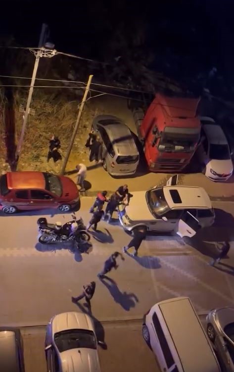 Polise yumruk atınca polis havaya ateş açtı