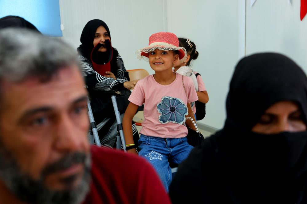 Adana’da kampta kalan 160 Suriyeli daha 4 otobüs ve 2 tırla ülkelerine geri döndü