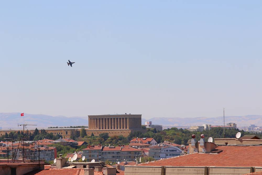 SOLOTÜRK, Anıtkabir semalarında çevre tanıma uçuşunu icra etti