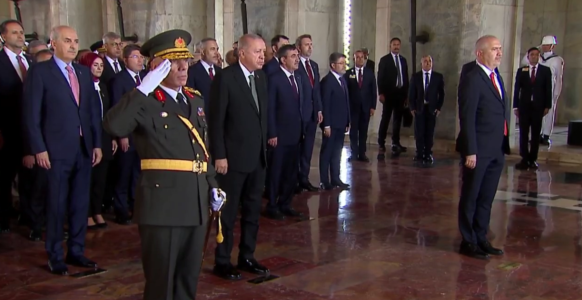 Cumhurbaşkanı Erdoğan başkanlığındaki devlet erkanı, Anıtkabir’i ziyaret etti