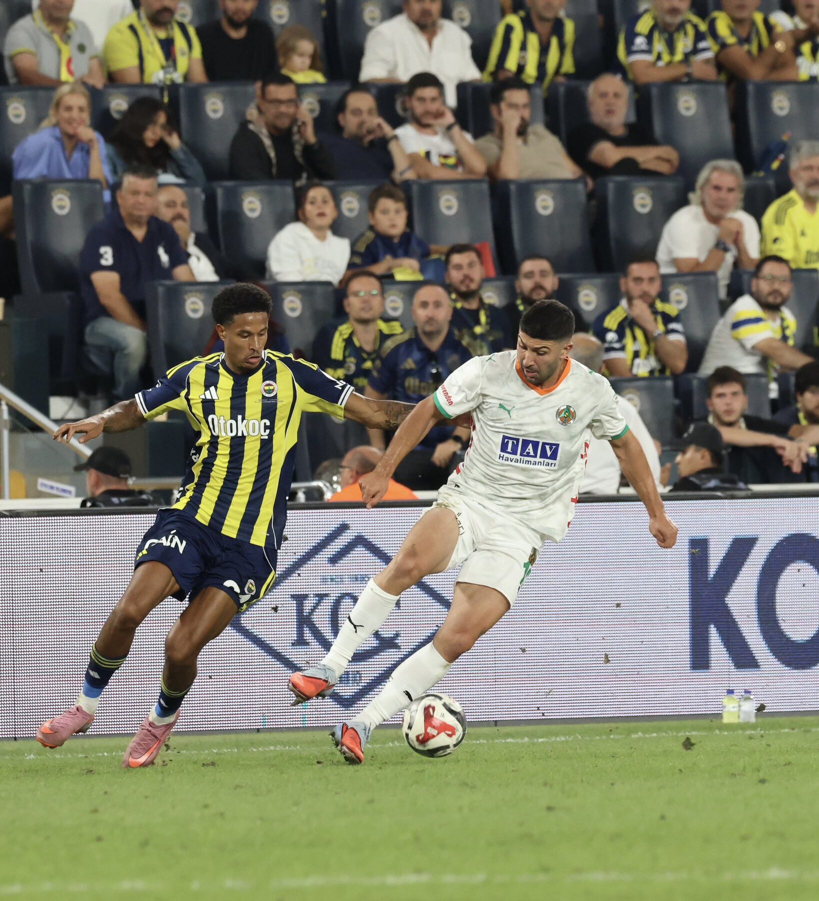 Fenerbahçe ile Alanyaspor Yenişemedi: Mücadele 2-2 Berabere Sonuçlandı
