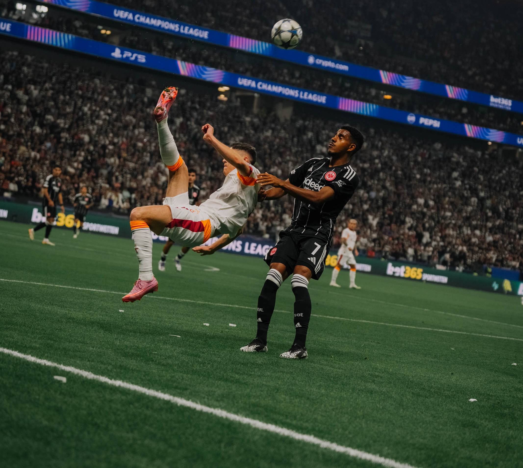 Galatasaray, Frankfurt’a Karşı 5-1’lik Zorlu Mağlubiyet Aldı