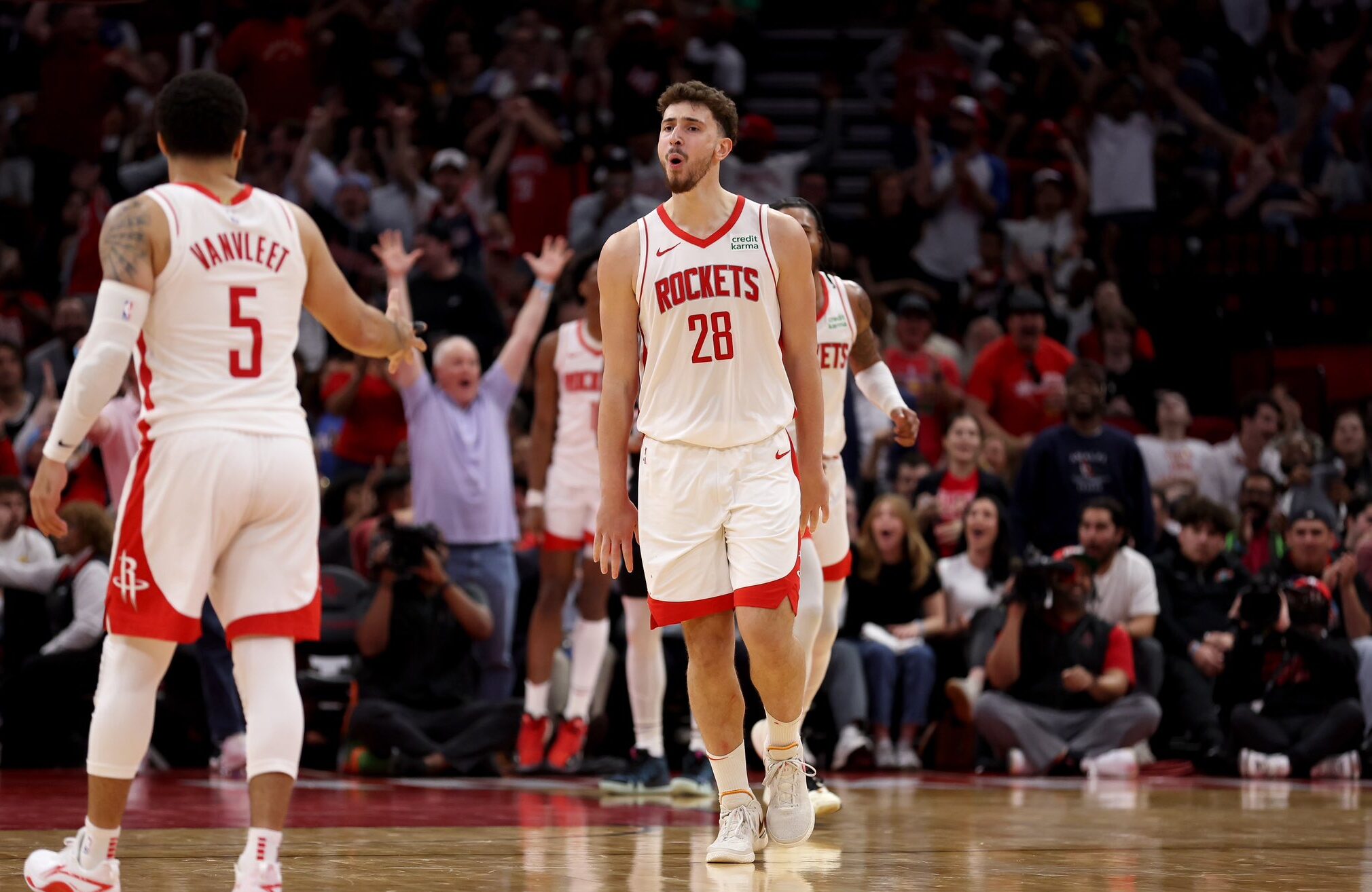 Alperen Şengün NBA Sezon Açılışına Damga Vurdu: Tarihi Performans!