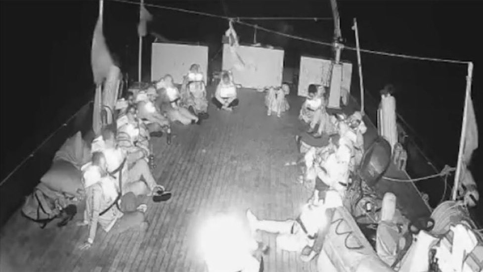 36’sı Türk 137 Aktivist Türkiye’ye geldi