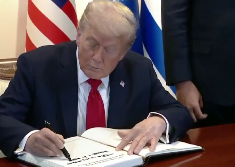 İsrail meclisinde Trump protesto edildi