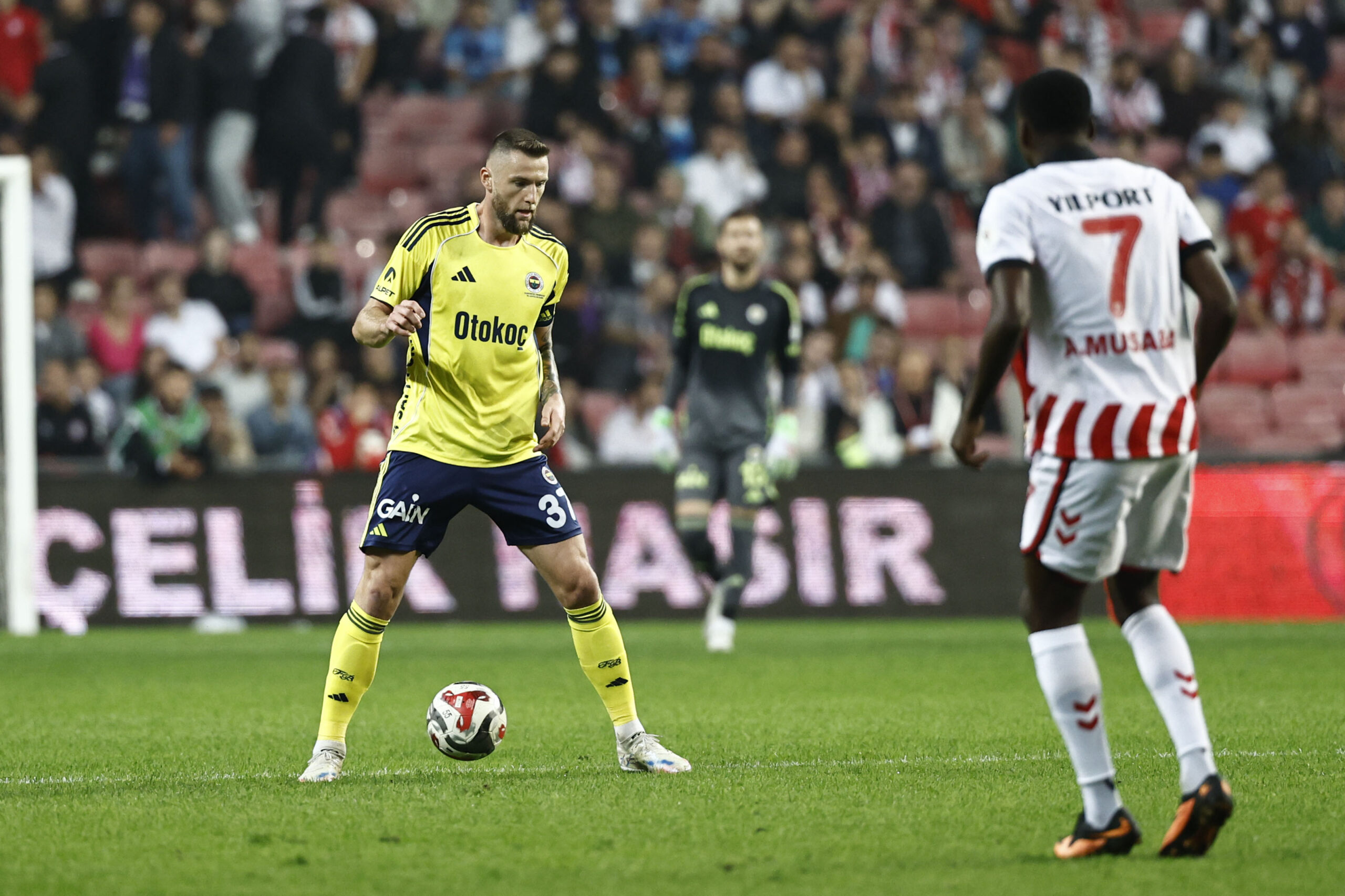 Süper Kupa Yarı Finalinde Heyecan Dorukta! Fenerbahçe ile Samsunspor Sahada