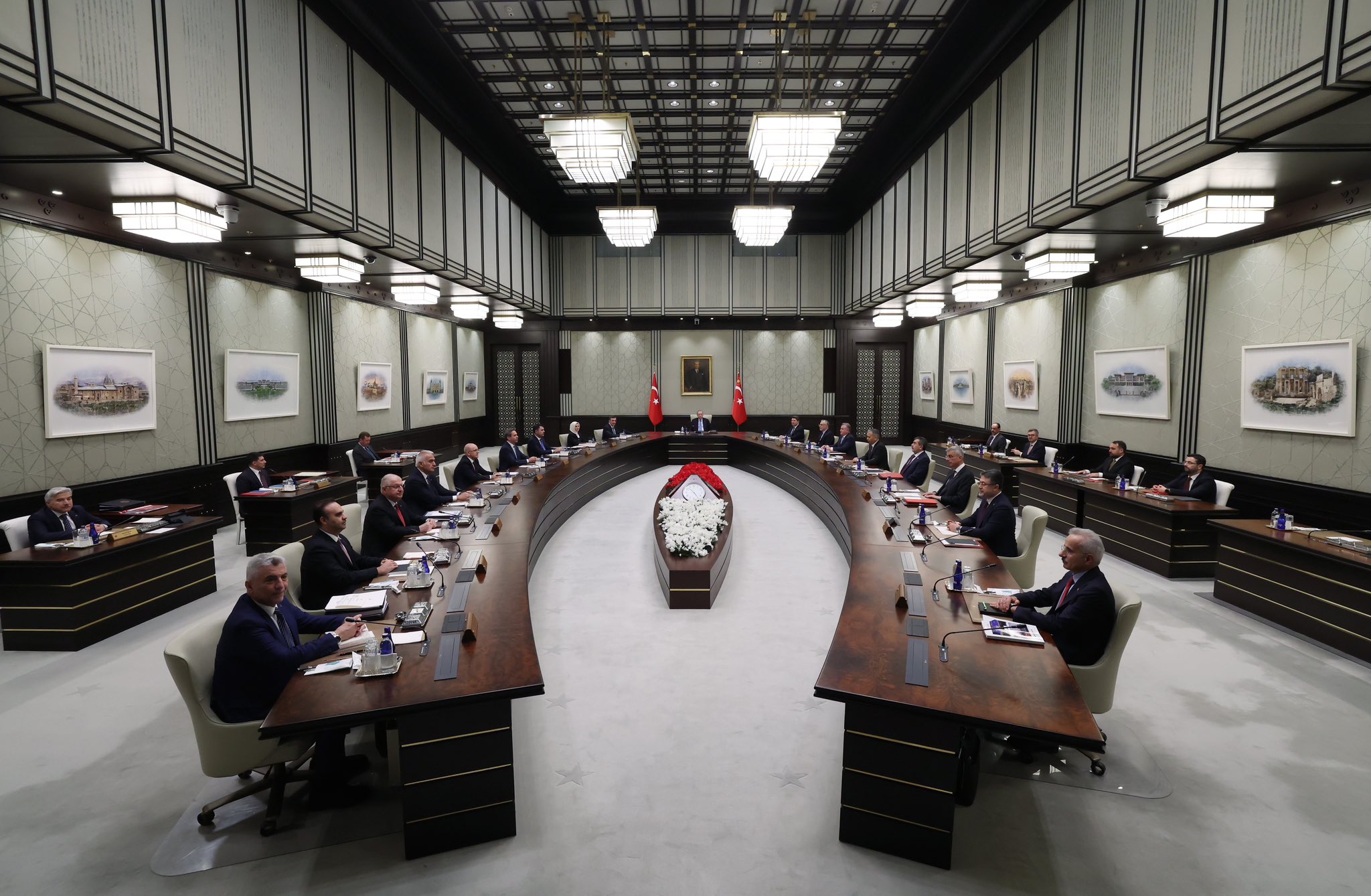 Cumhurbaşkanlığı Kabinesi Yarın Toplanacak: Masadaki Konular Neler?