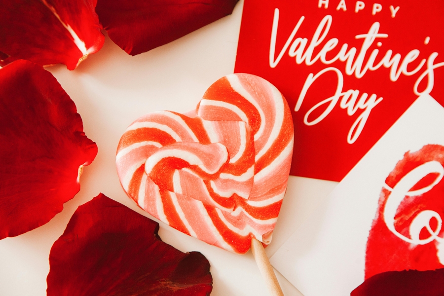 Aşkın Gölgesindeki Tarih: 14 Şubat’ın Bilinmeyen Hikâyesi