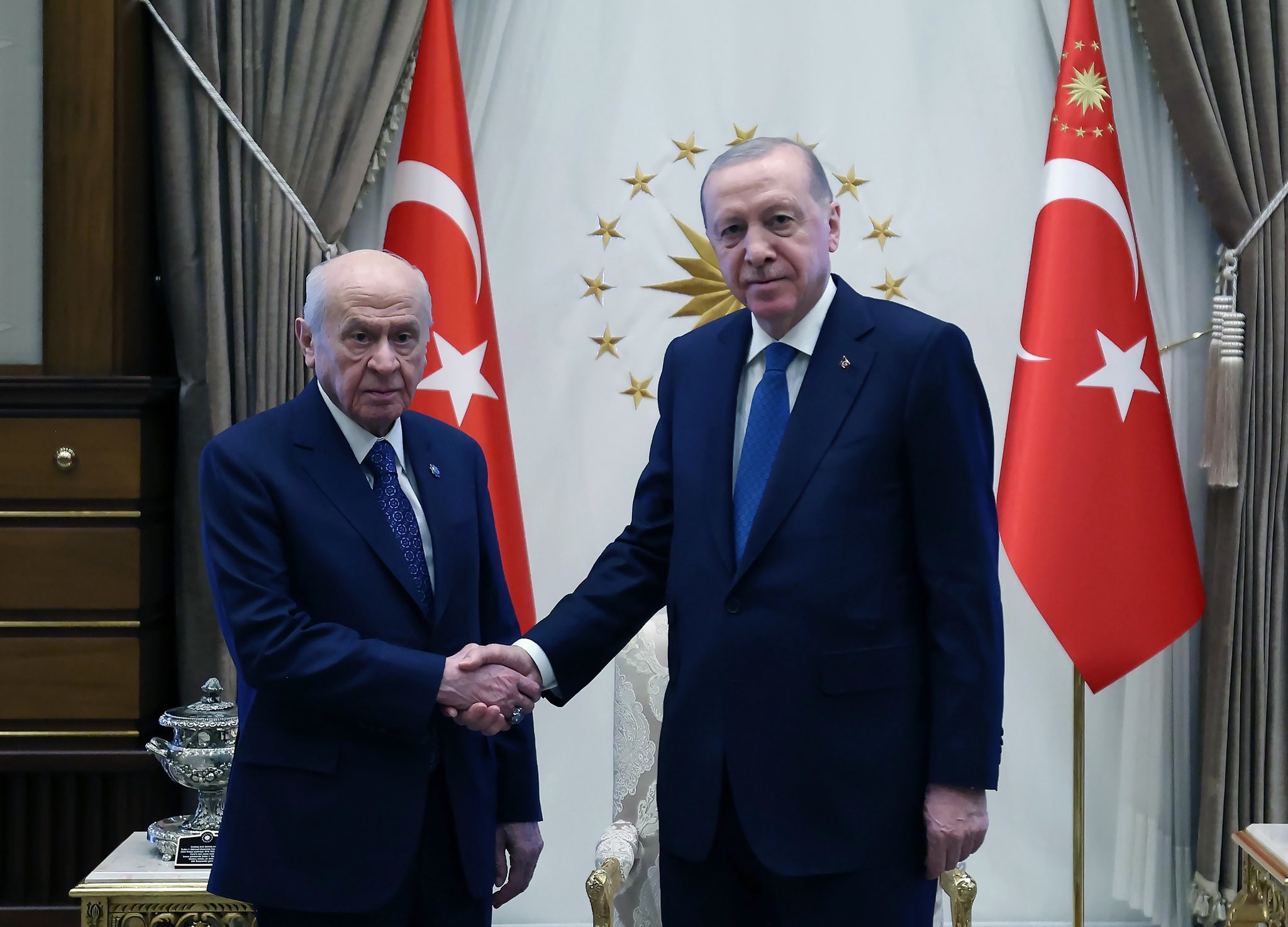 Külliye’de Sürpriz Zirve: Erdoğan ve Bahçeli Görüşmesi Başladı