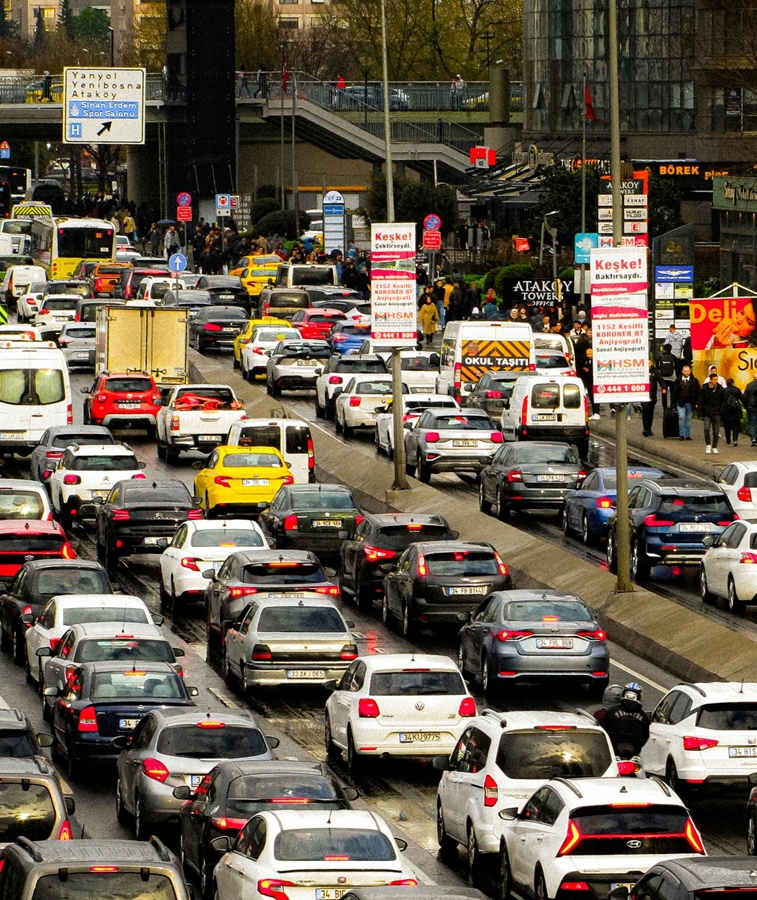 İstanbul’da Kritik Saatler: Bazı İlçelerde Trafik Bir Bir Kapanıyor!