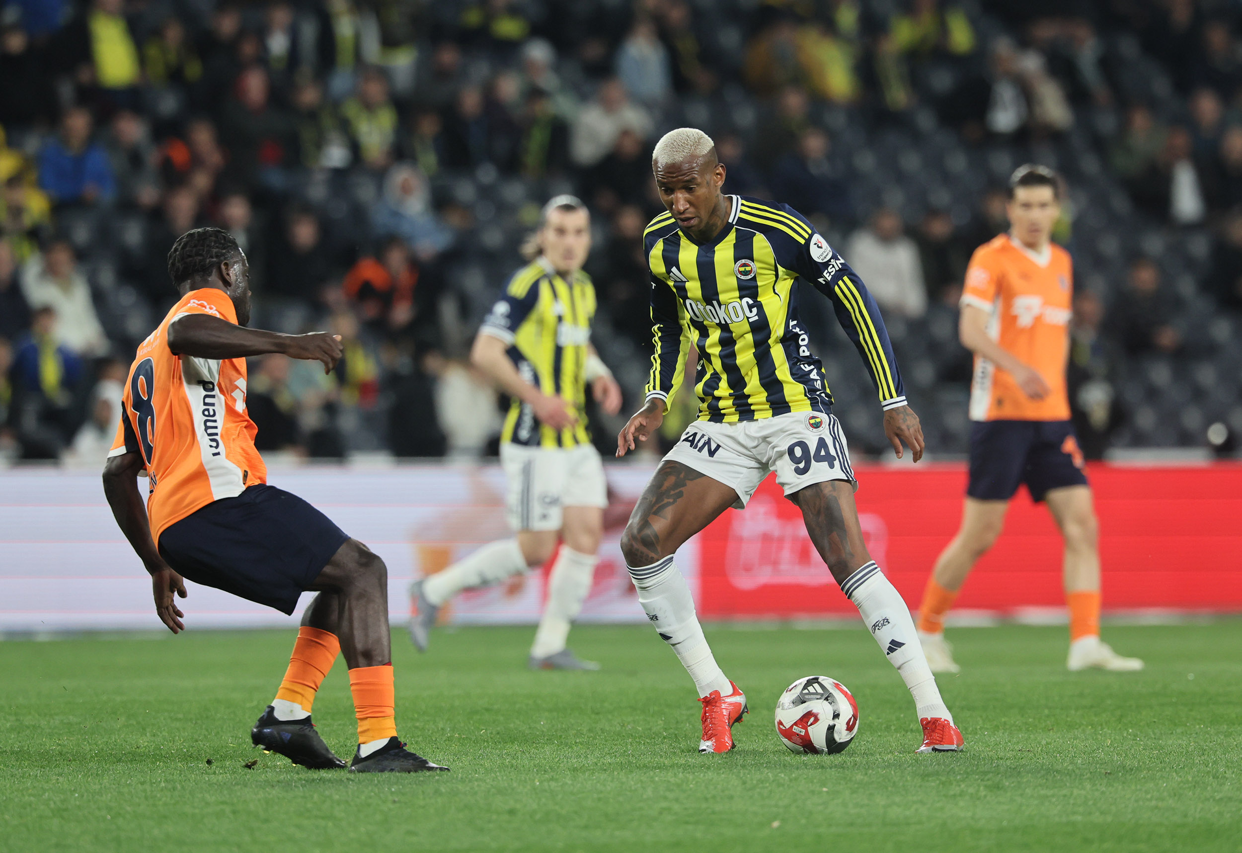 Talisca Şov Yaptı, Fenerbahçe Kazandı: Şampiyonluk Yarışında Fark 4’e Düştü