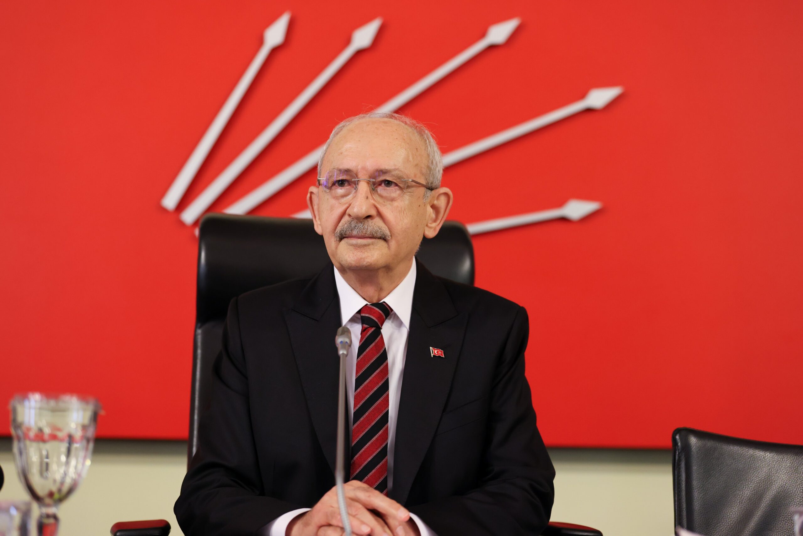 CHP’de Kritik Gün: Görevden Almalar Devam Ediyor, Olağanüstü Kurultay Kararı Geldi