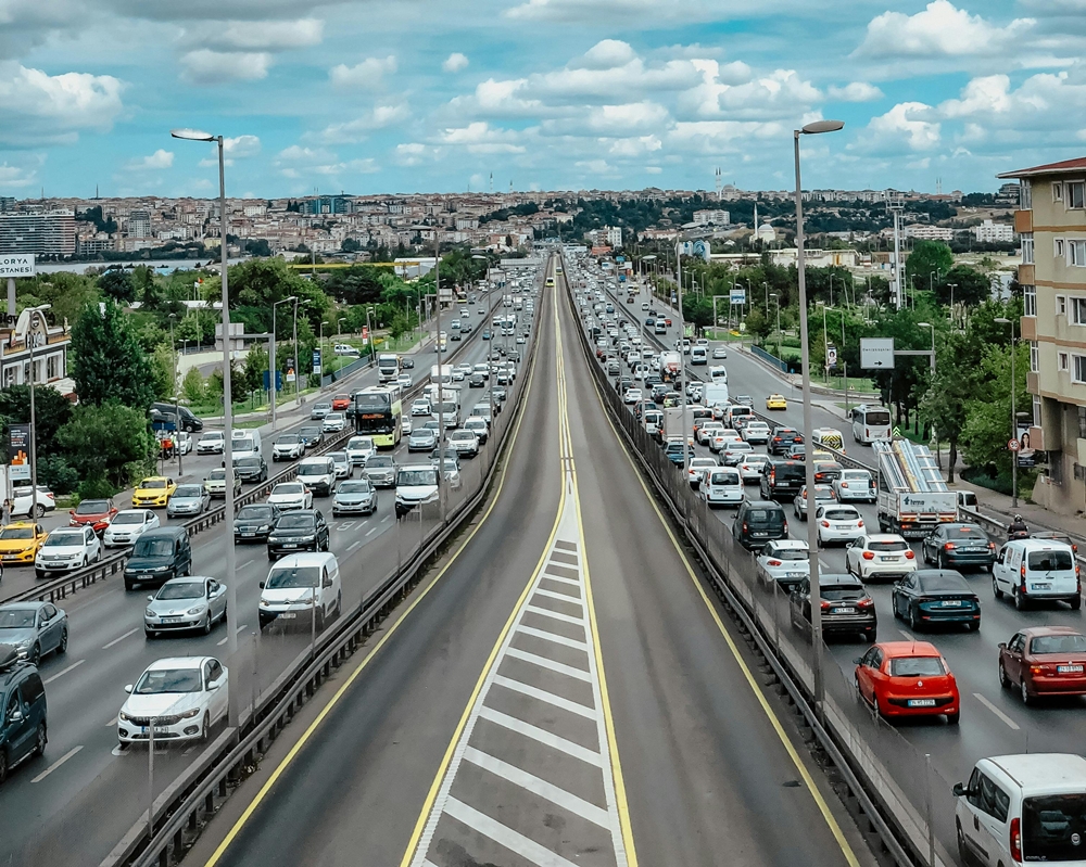 İstanbullular Haftaya Yoğun Trafikle Başladı