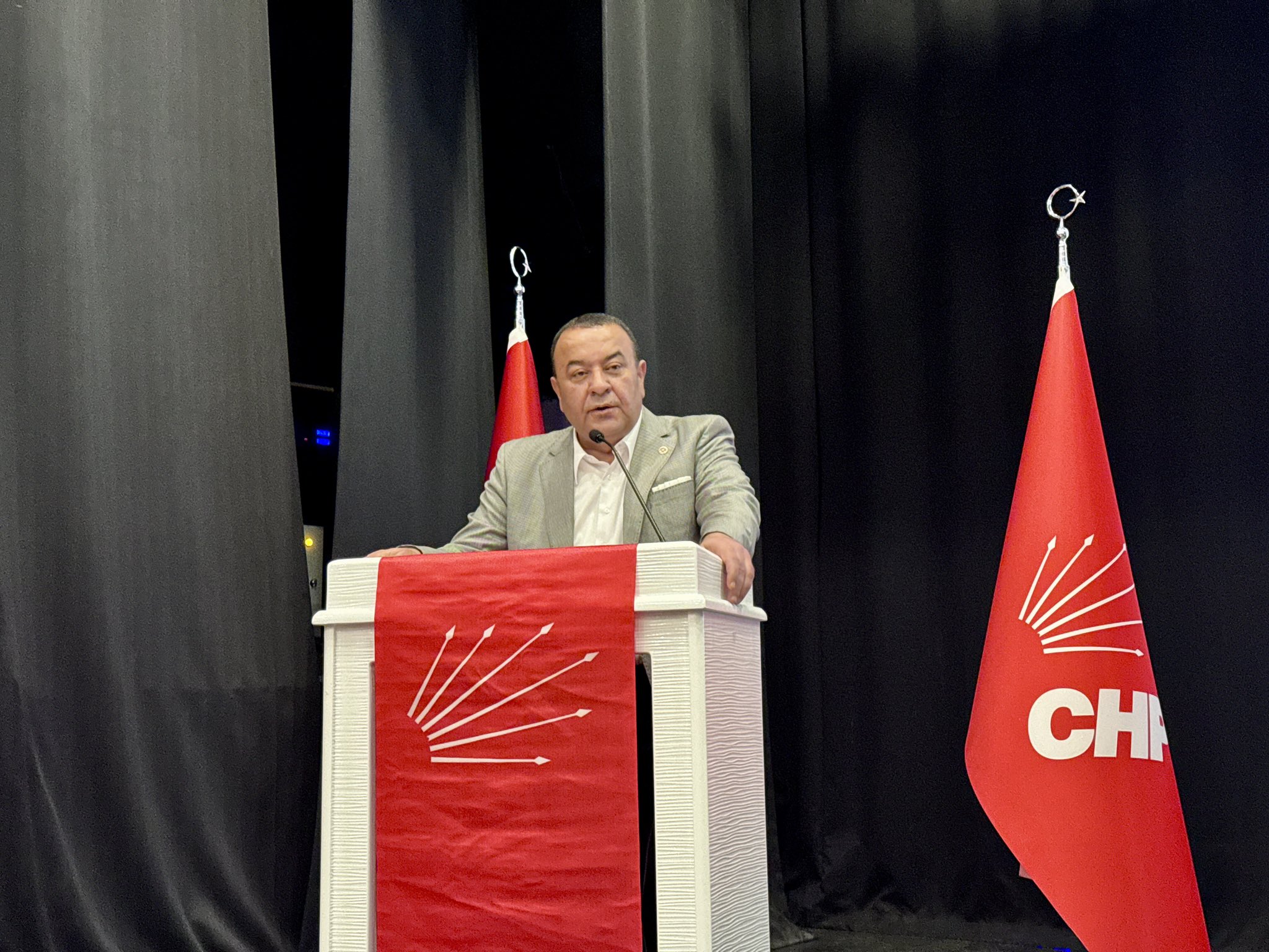 CHP’de sürpriz istifa! Ankara Milletvekili Adnan Beker partisinden ayrıldı