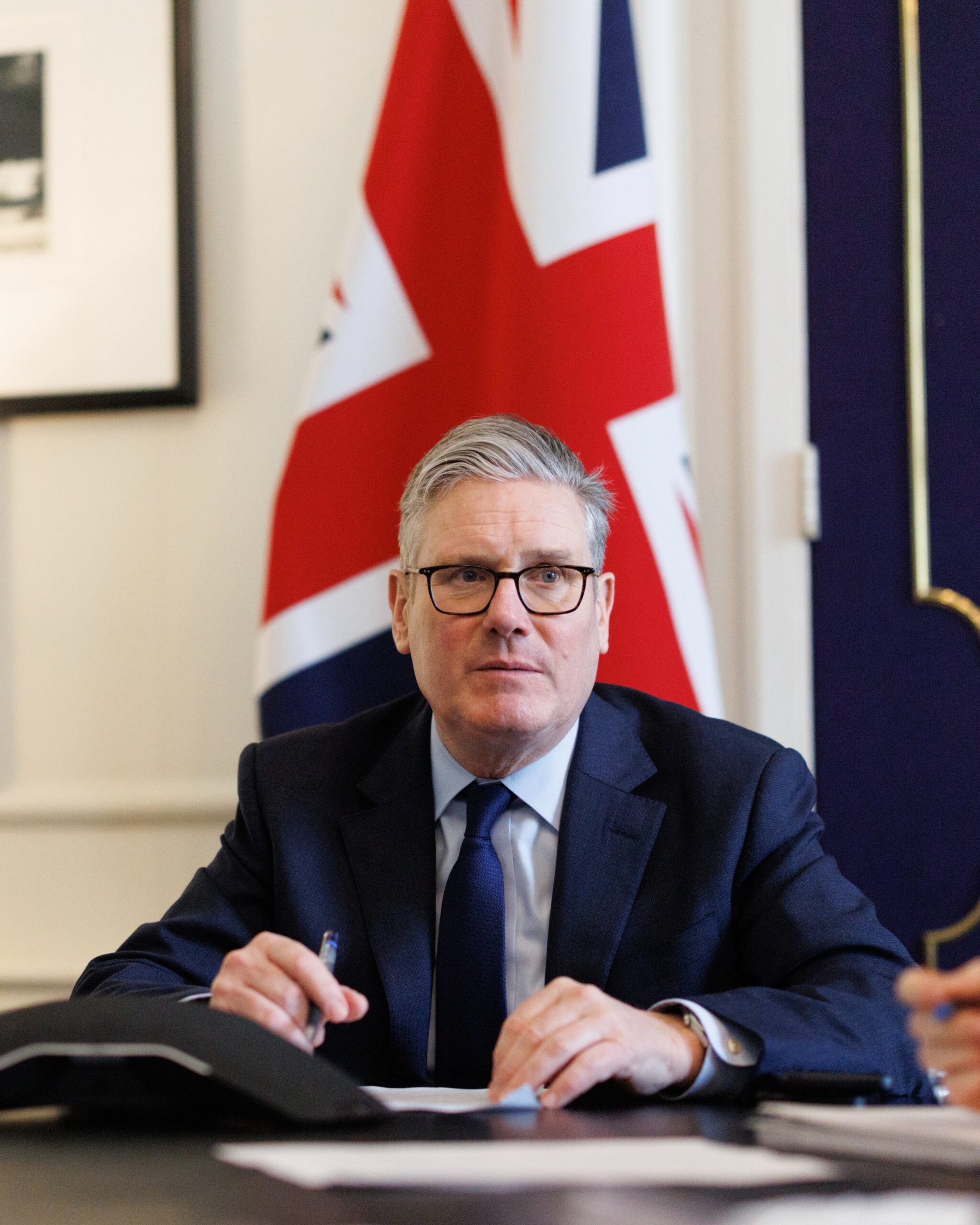 İngiltere’de Tarihi Değişim! Keir Starmer Görevi Bıraktı, Yeni Başbakan Andy Burnham Oldu
