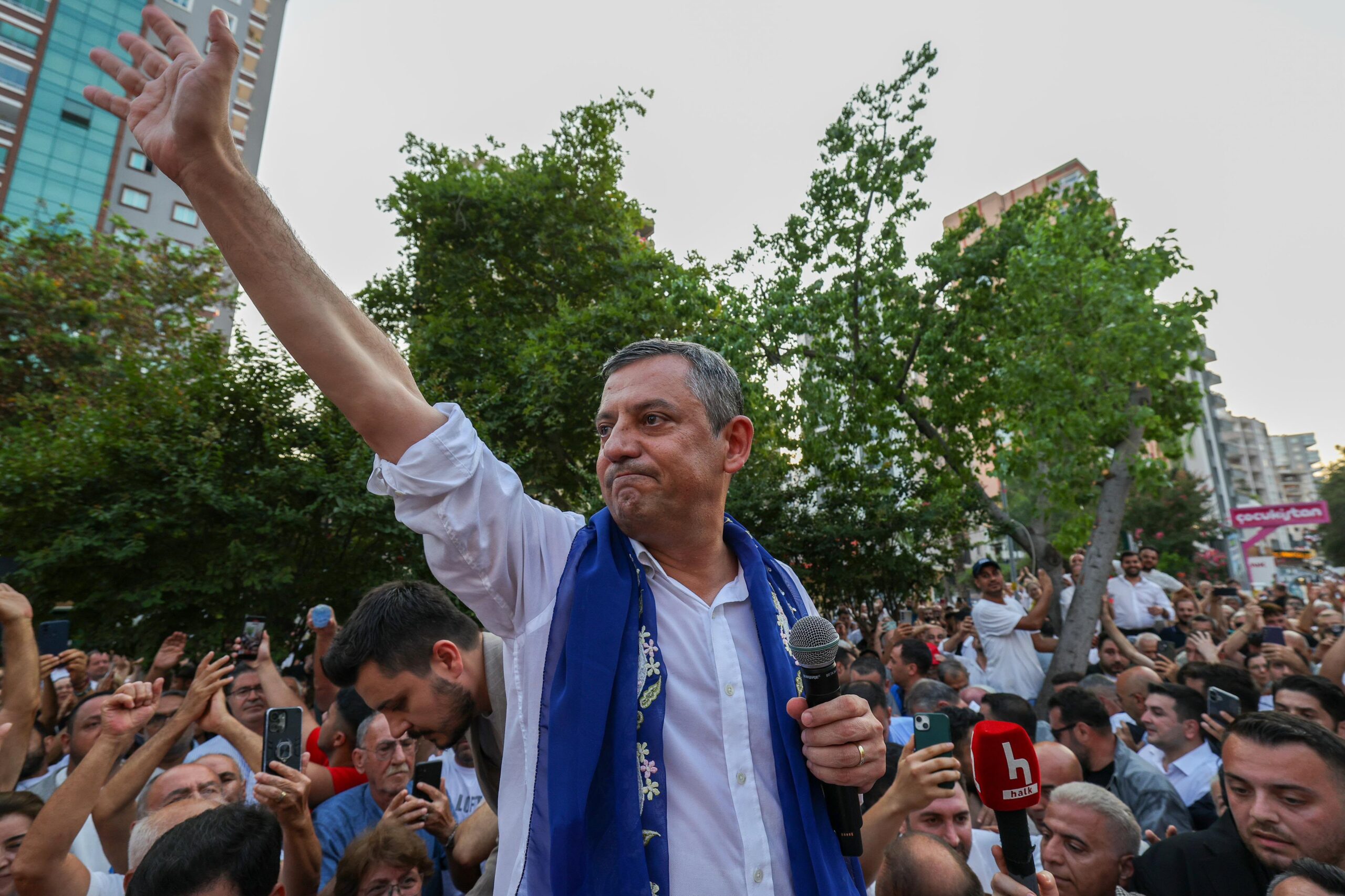 Özgür Özel’den Yeni Parti Hamlesi! İlk Mesajını Paylaştı, Kuruluş Süreci Başlıyor